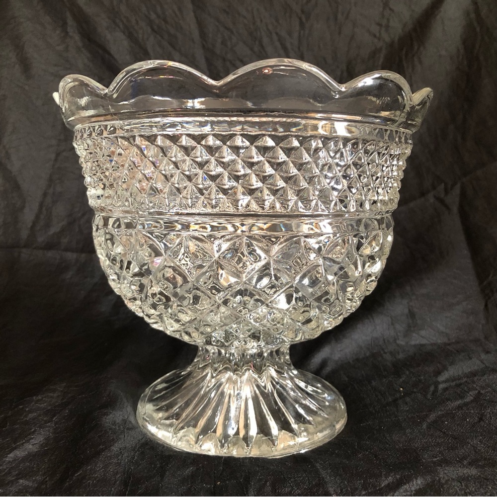Vintage Anchor Hocking 8” Wexford Footed Centerpiece Accent Bowl - Picture 2 of 16